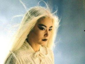 白发魔女背景,千古情仇，剑舞江湖